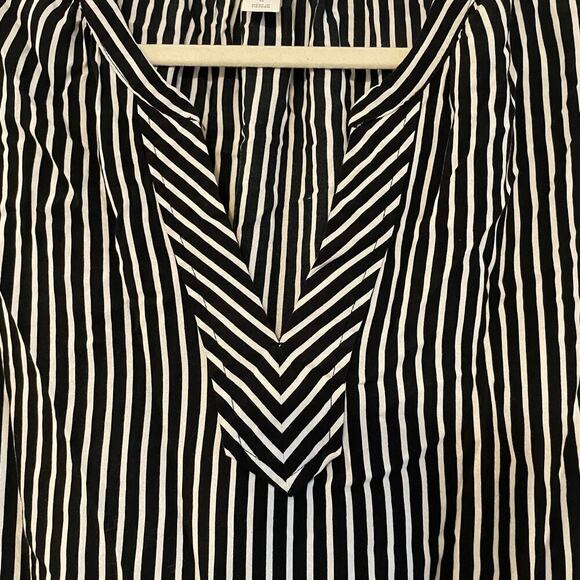 Old Navy Shirt Top Blouse Pullover Women's L V-Neck Black Rayon Collarless - Picture 7 of 10